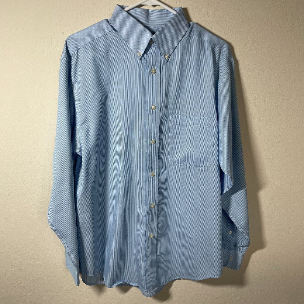 Roundtree & Yorke Men Medium Blue and White Stripe Button Down Shirt Long Sleeve